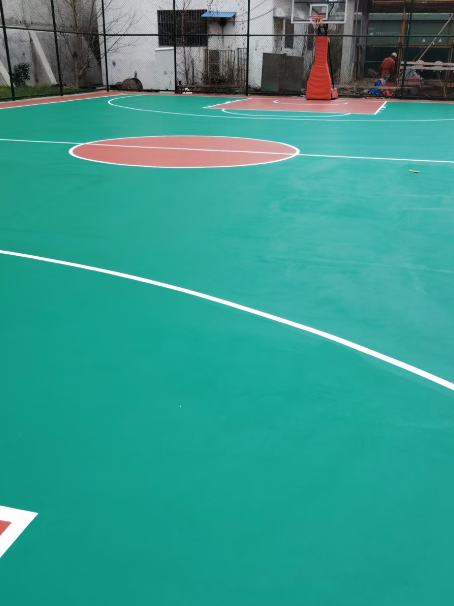 磴口 球场长期使用易出现地面开裂